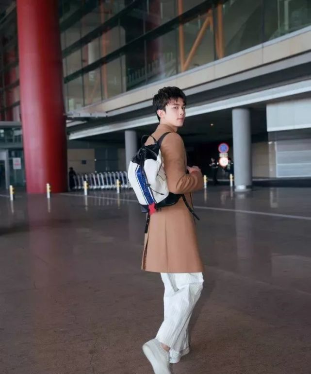 明星时装周机场look大盘点 90后小花钟祺超清新