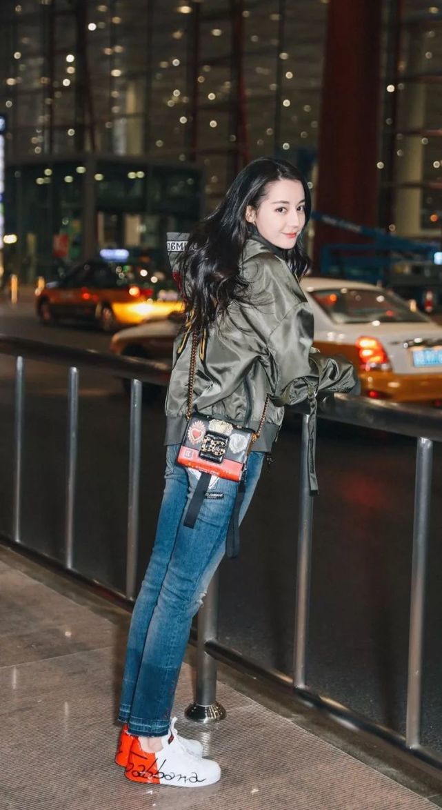 明星时装周机场look大盘点 90后小花钟祺超清新