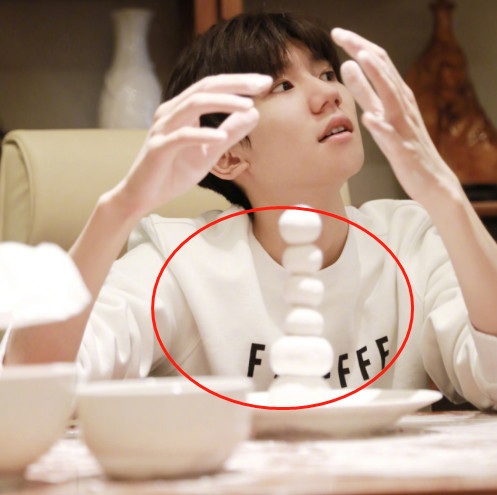 众星闹元宵:王源盖汤圆宝塔 陈小春夫妇坑娃