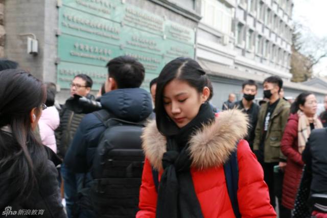 中戏艺考美女如云,第三个好像李小璐