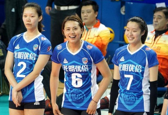 曾春蕾爆发让上海女排两翼齐飞 前区发球令袁