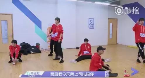 蔡徐坤眼影唇膏&朱正廷化妆包，练习生们的面膜我们都扒出来了