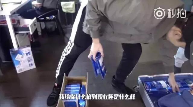 蔡徐坤眼影唇膏&朱正廷化妆包，练习生们的面膜我们都扒出来了