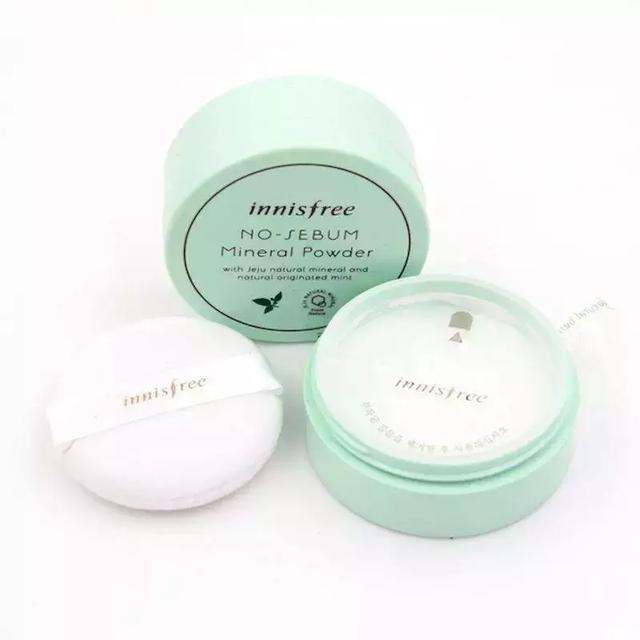 蔡徐坤眼影唇膏&朱正廷化妆包，练习生们的面膜我们都扒出来了