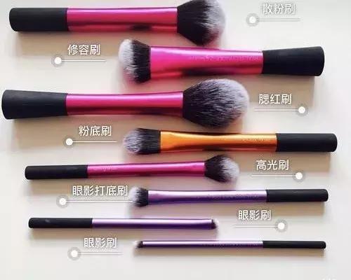 蔡徐坤眼影唇膏&朱正廷化妆包，练习生们的面膜我们都扒出来了