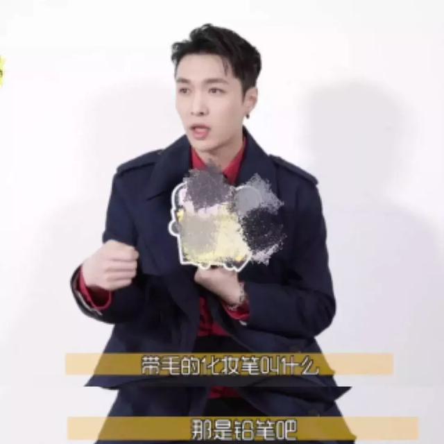 蔡徐坤眼影唇膏&朱正廷化妆包，练习生们的面膜我们都扒出来了