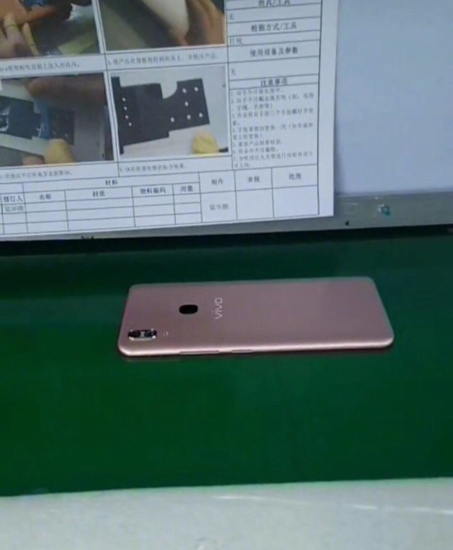 刘海屏vivo X21真机曝光 竖排双摄酷似iPhone X