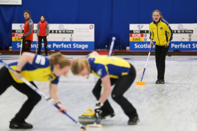 冰壶世青赛中国男女队齐胜俄罗斯 获循环赛首