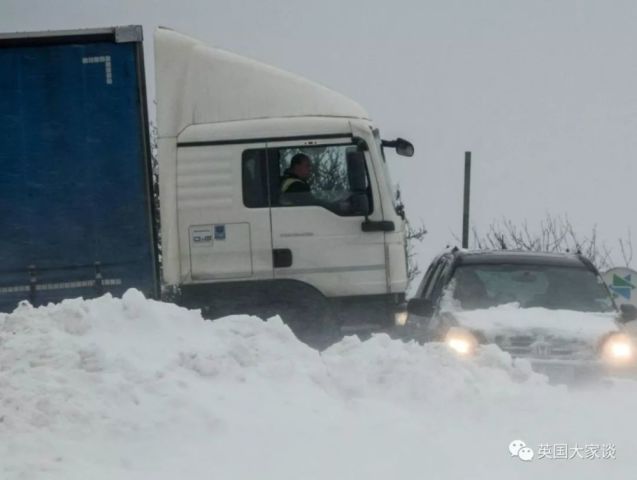 暴雪坑惨英国,1300万人用水告急,超市没货卖,面