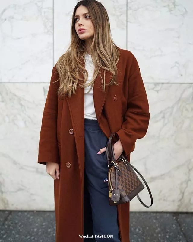 别再说大胸穿衣只剩风尘味 你看看人家