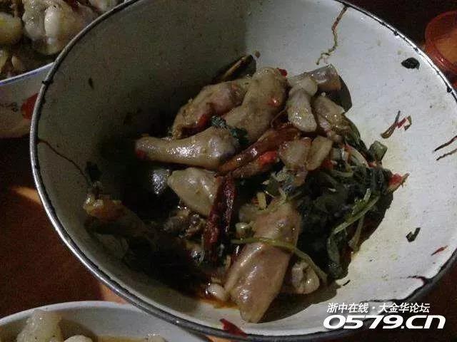 婆婆做了一桌菜儿媳看了却想吐 网友:看透不说透