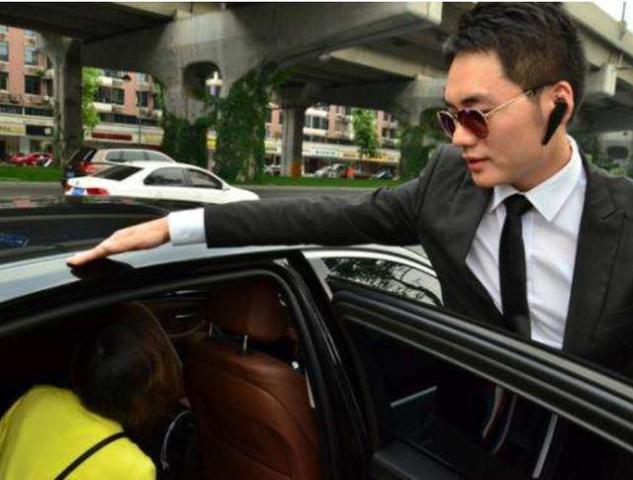 老总开专车_开豪车图片(2)
