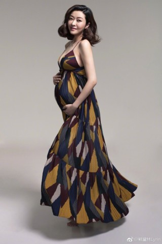 看了谢娜双胞胎孕肚照,再看熊黛林的,网友:有点