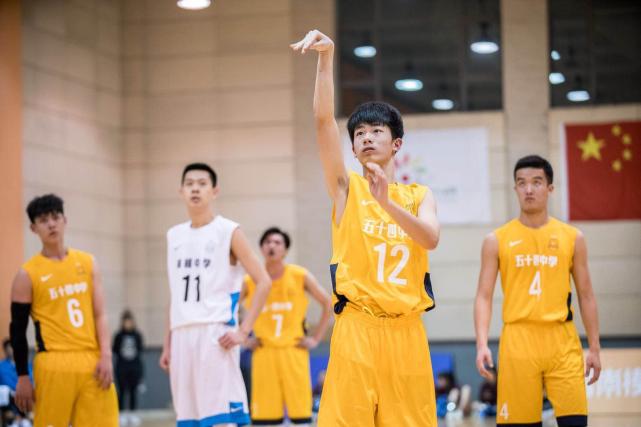 HBL上海站半决赛首轮 南模中学39分大胜五十