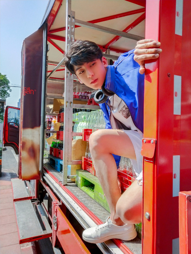 6.28寸刘海屏vivo X21代言人亮相 官方样张公布