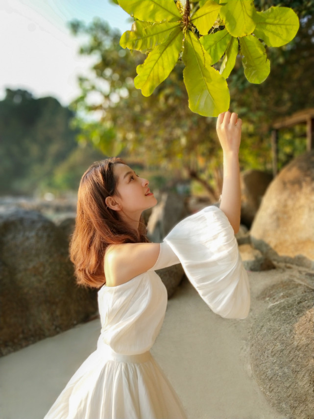 6.28寸刘海屏vivo X21代言人亮相 官方样张公布