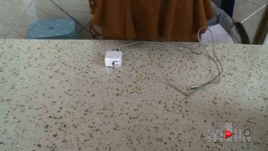 男子费尽心思“三进三出” 为的是一部苹果手机