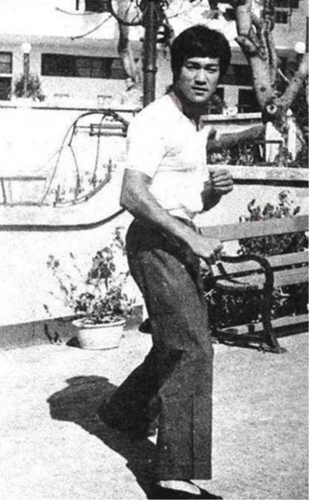 一代功夫大师李小龙真实图片