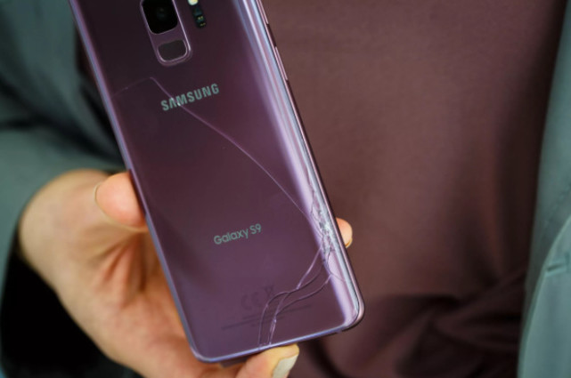 外媒对三星Galaxy S9进行跌落测试 后盖碎裂但屏幕没事