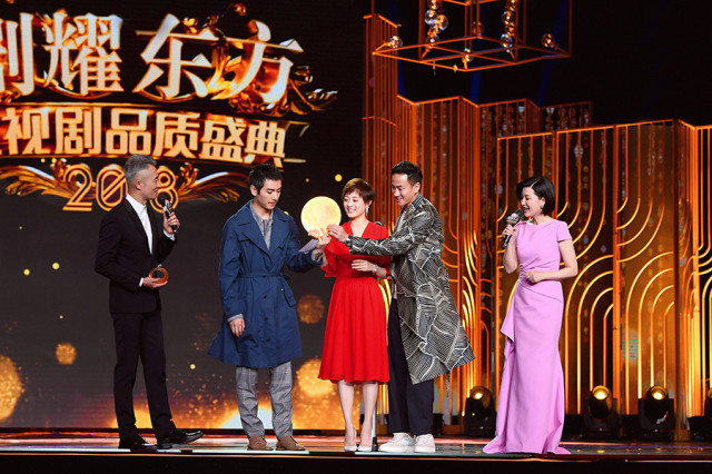 孙俪摘 年度卓越品质之星 丁黑趣催养生少奶奶