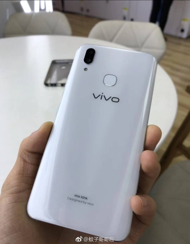 vivo X21真机上手照 6+128GB存储组合起步