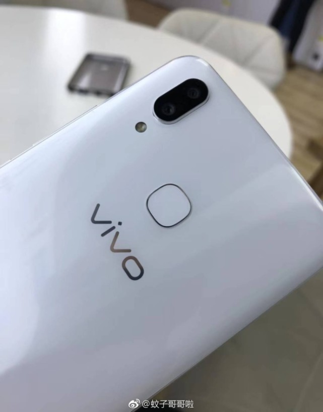 vivo X21真机上手照 6+128GB存储组合起步