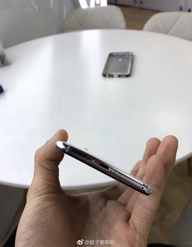 vivo X21真机上手照 6+128GB存储组合起步