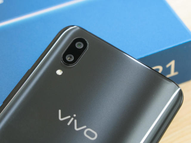 vivo X21发布：配刘海屏+屏下指纹 3198元起售