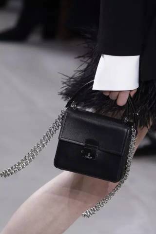 用这一款包包笼络人心 夏天就要这么美！