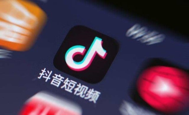 榜单新增NOW直播;冯提莫转斗鱼吃鸡专区;虎牙