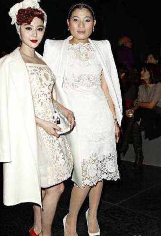 明星跟泰国公主合影的时候要跪着,而范冰冰直接无视,网友 霸气