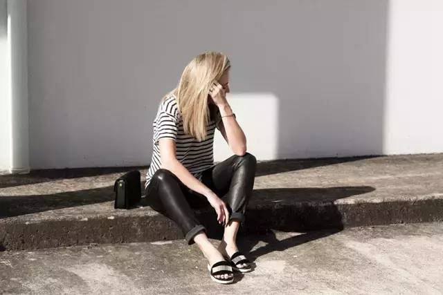 今年的新款凉鞋都是妖蛾子变的?太丑了(图)(1