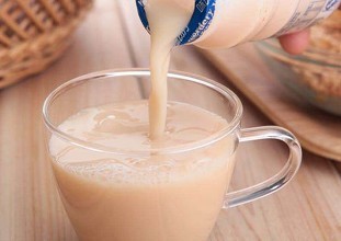 乳酸饮料人口环境分析_饮料卡通图片(2)