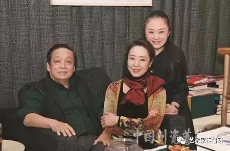 82岁韩美林惊曝4任妻子3段情,就有《芳华》才女严歌苓和潘虹