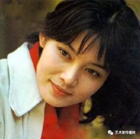 82岁韩美林惊曝4任妻子3段情,就有《芳华》才女严歌苓和潘虹