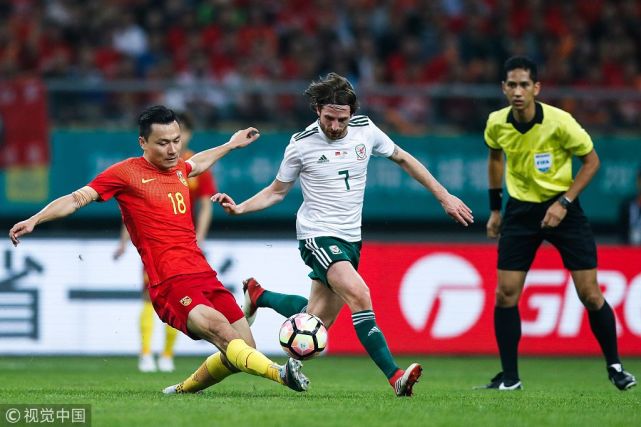 外媒:里皮战术有些天真 国足表现差不能赖文身