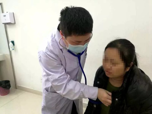 嘉兴女子湖边走一圈突然出红疹 马上送了急诊