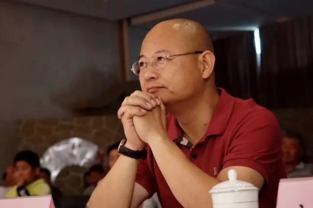 " 他说:"是平台成就了我,离开济南电视台,可能过三个月就没人记得我了