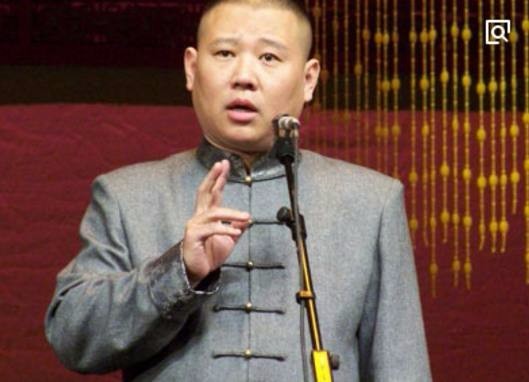 郭德纲4张图片,仅有一张唱《太平歌词》,真爱粉一眼就能找到!