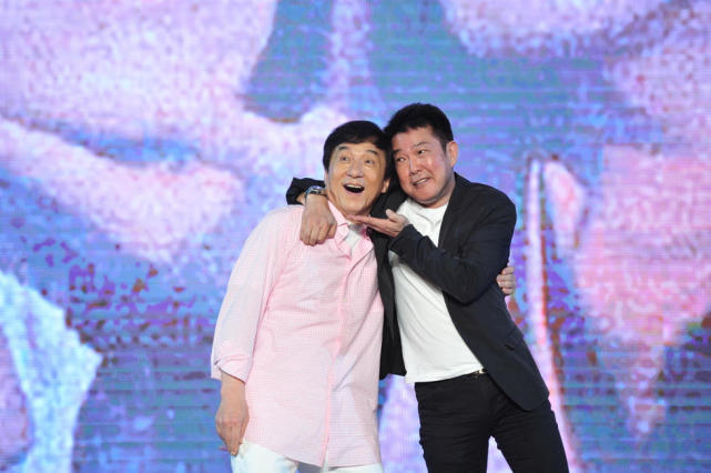 《绝地逃亡"拳笑归来"发布 成龙元彪同框