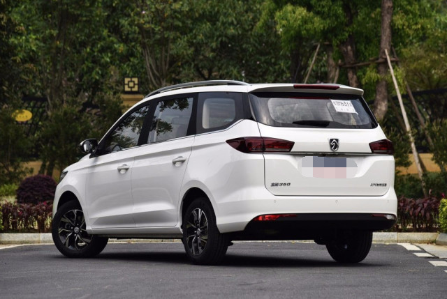 买宋MAX 都后悔了,这车秒杀别克GL6,6万,五菱