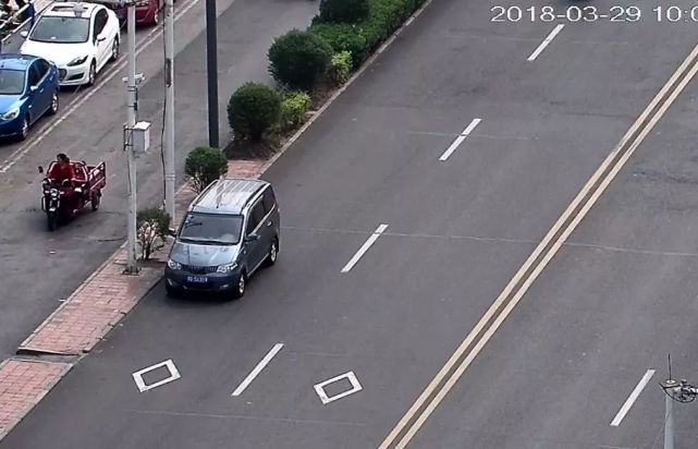 新乡交警高空抓拍100辆违停车辆 快来看看有你的吗