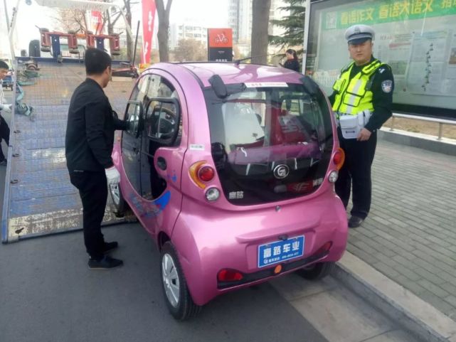 新乡交警高空抓拍100辆违停车辆 快来看看有你的吗