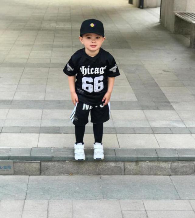 娱乐早报:梁静茹取关张韶涵 潘玮柏吴昕CP可能