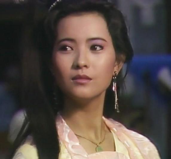 蓝洁瑛年轻时太美了，柳叶眉珍珠眼，曾华倩跟她合照都黯然失色