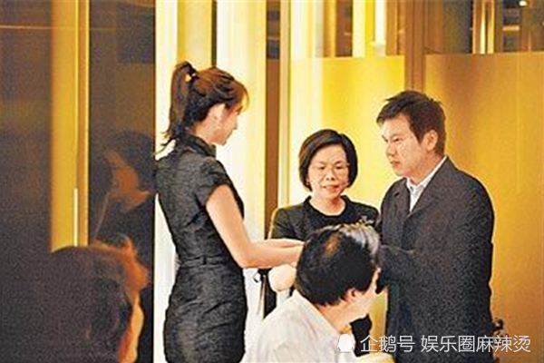 不愧是台湾“第一美女” 林志玲罕见晒全家福 一家人都是高颜值