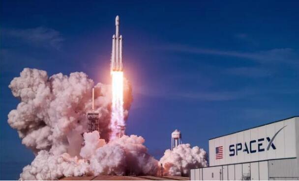 马斯克和贝索斯如何颠覆太空探索行业：造更高效火箭省钱