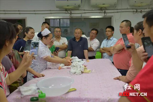 株洲二胎妈妈患高血压等病 多科室携手剖宫产