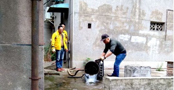 市民错将热水器进气管当水管 导致株洲大片用