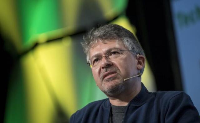 苹果挖来谷歌刚卸任搜索和AI主管 强化AI团队